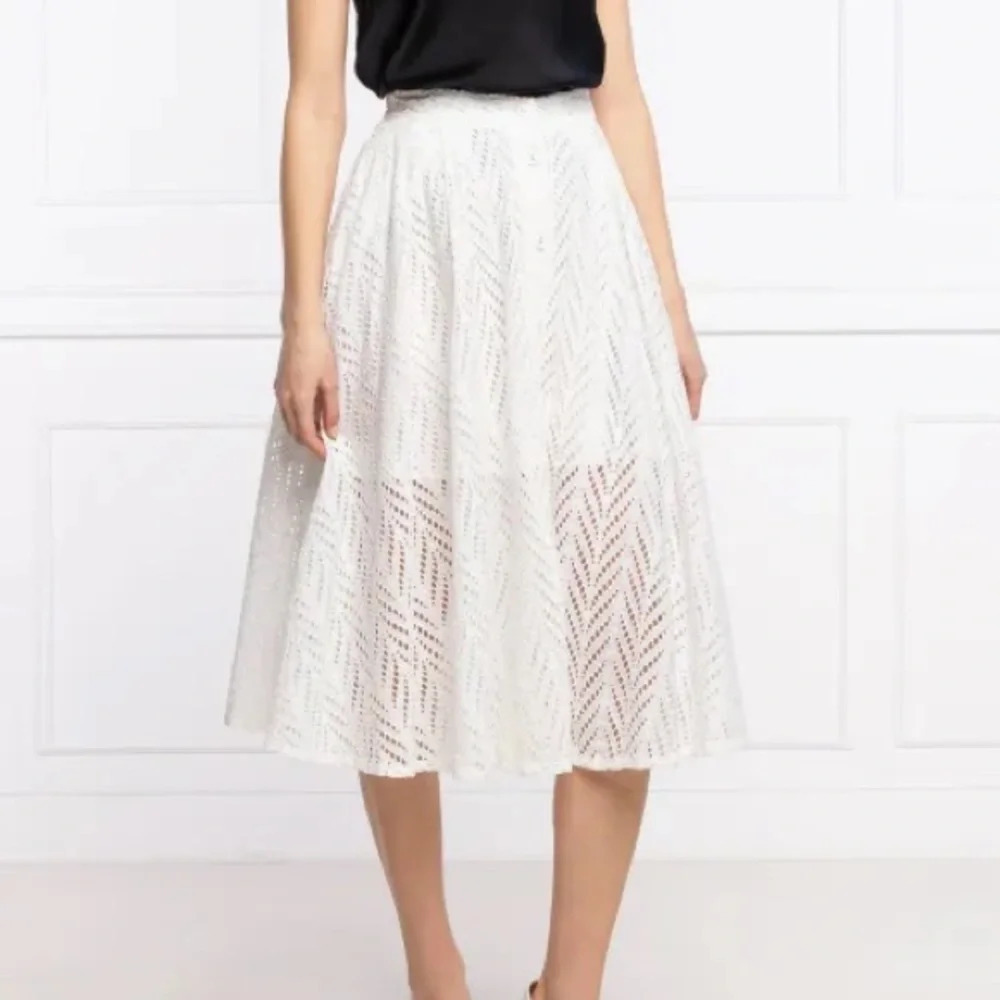 ❤️Host Picks❤️[XS]Guess NAJM Skirt with perforations - Picture 2 of 14